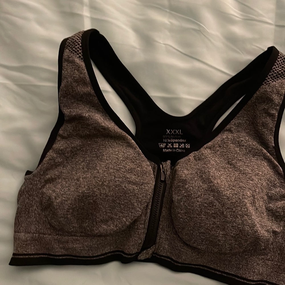 Black sports bra
